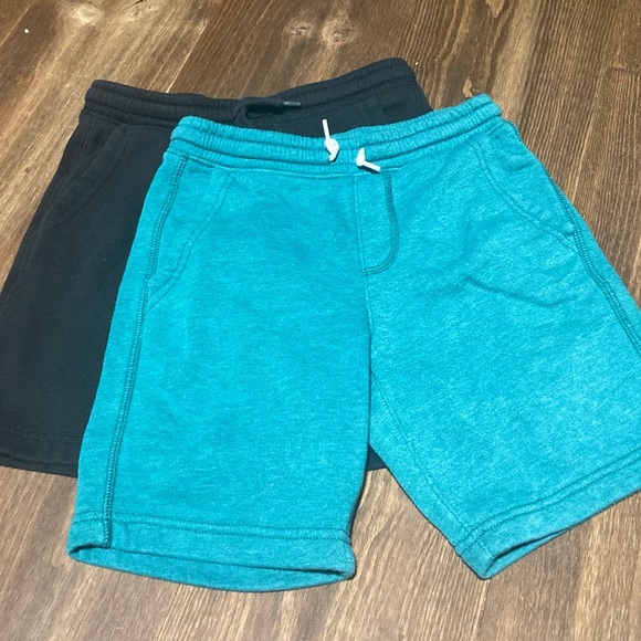 Old Navy boys jogger shorts size 8 (medium) 2-pack in black and green - Picture 3 of 5
